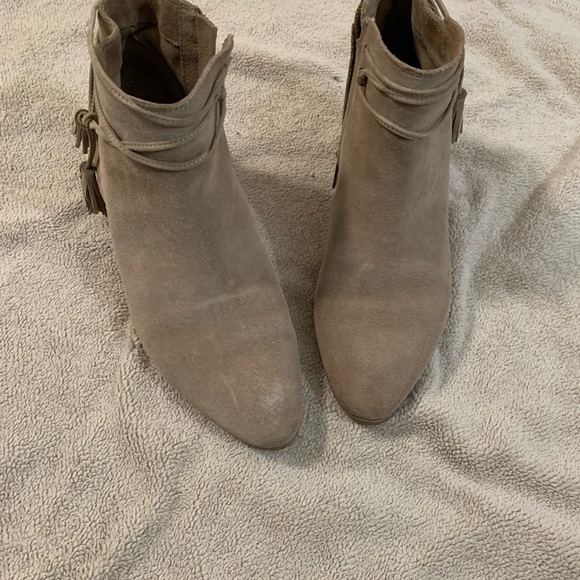 Vince Camuto ankle boots 👢 - Picture 3 of 4